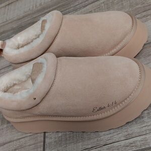 SHALOM..ESTHER4:14..SUEDE CLOGS..SIZE 8